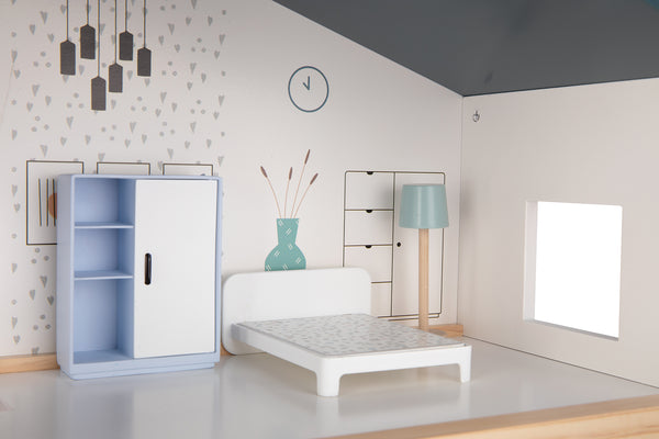 Tooky Toy / 3 Storey Dollhouse