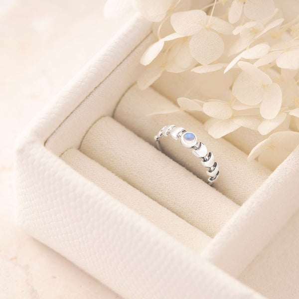 Midsummer Star / Illume Moonstone Ring - Silver