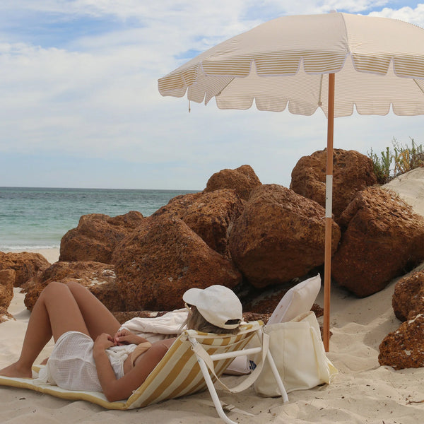 Sunnylife / Reclining Beach Chair - Mango Bay Golden Mustard Stripe