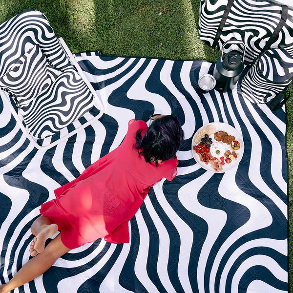 Annabel Trends / Inflatable Beach Pillow - Hypnotic Swirl